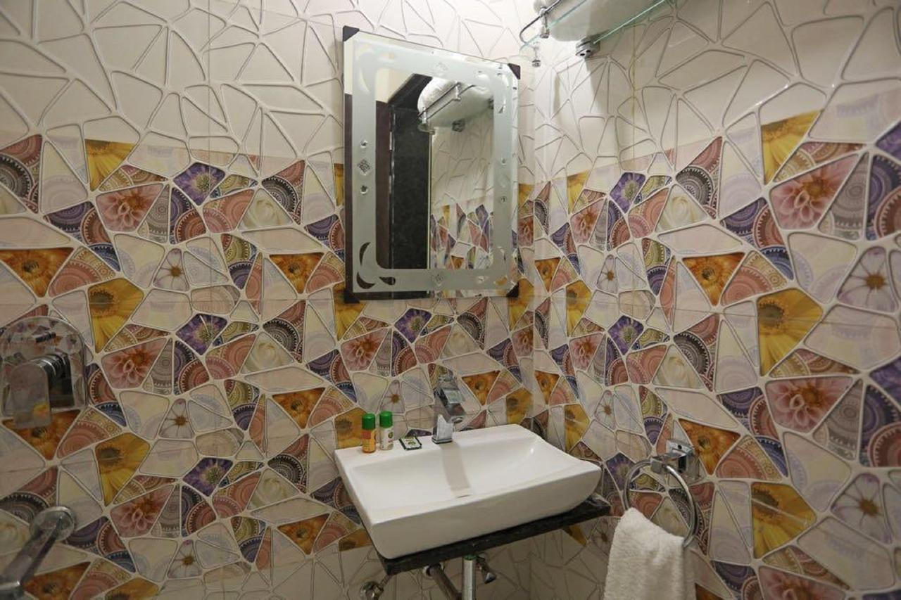 Anamsa Residency Hotel Vrindāvan Eksteriør billede