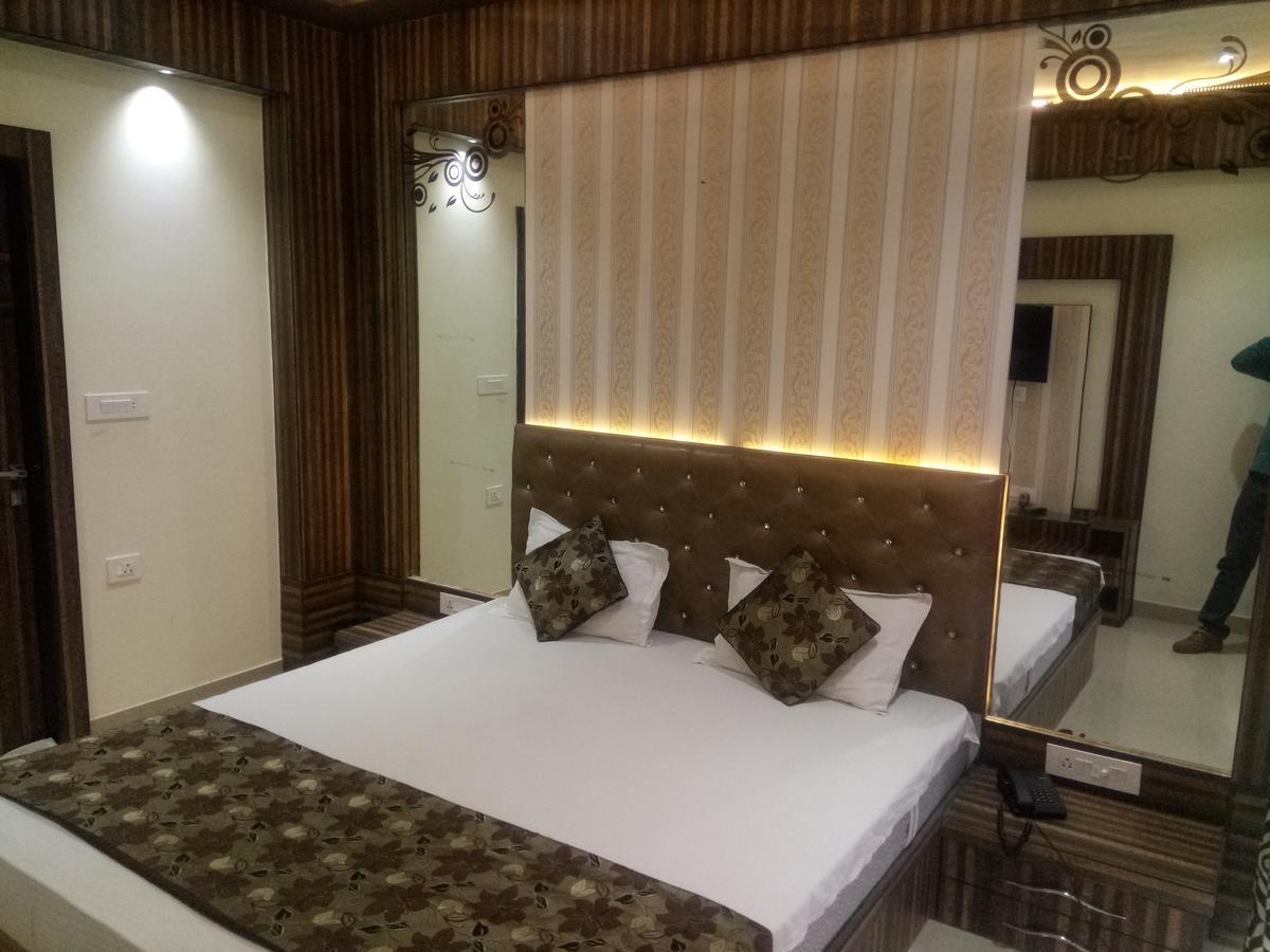Anamsa Residency Hotel Vrindāvan Eksteriør billede