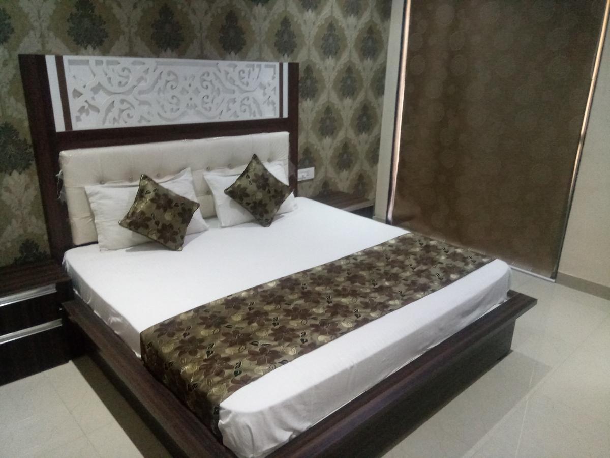 Anamsa Residency Hotel Vrindāvan Eksteriør billede