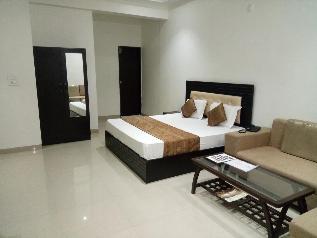 Anamsa Residency Hotel Vrindāvan Eksteriør billede